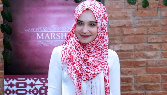 Yuk Intip Fashion Hijab ala Artis Cantik Zaskia Sungkar