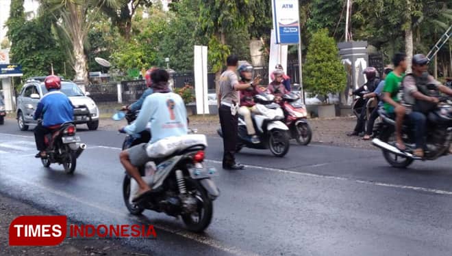Ada Tumpahan Oli di Depan Kampus UBI, Pemotor Banyak yang Jatuh
