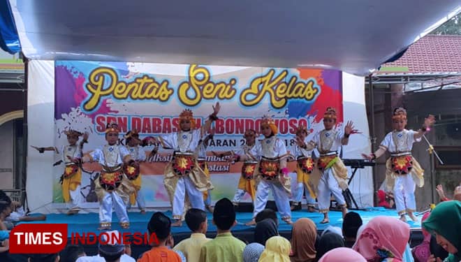 Pentas Seni Jadi Media Pendidikan Keluarga di SDN Dabasah I