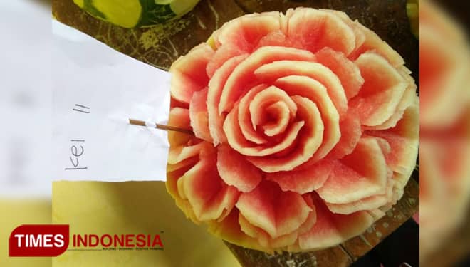 Keren, Pelajar Banyuwangi Bisa Sulap Buah Semangka Jadi Bunga