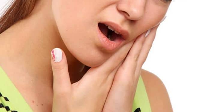 Memiliki Gigi Sensitif? Yuk, Atasi dengan Bahan Alami Ini