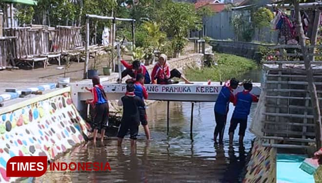Gerakan Pramuka Kota Probolinggo Jadikan Bundaran Glaser Warna-Warni