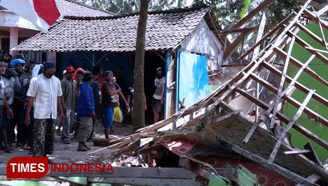 Belasan Warung Remang-remang di Lamongan Dibongkar Warga