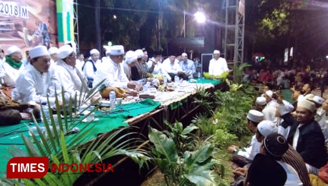 Puluhan Ribu Jamaah Padati Pengajian 1 Muharram di Situbondo