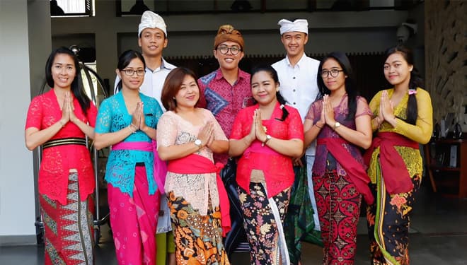 NEO+ Kuta Anggun dan Elegan dalam Balutan Busana Adat Bali