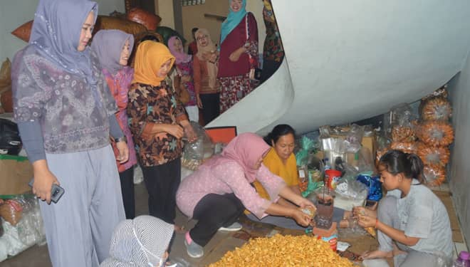 Masuk Kota Turen, Jangan Lupa Mampir ke Toko Snack Ragil Jaya 393