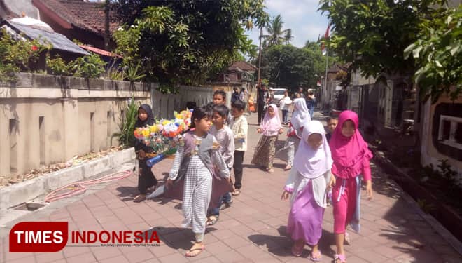 Maulid Nabi Muhammad SAW, Telur Hias Diarak dan Dibagikan ke Warga