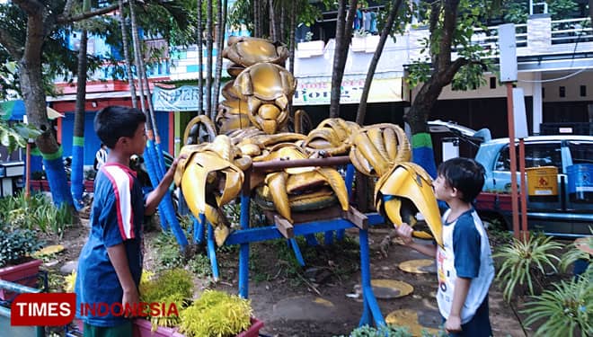 Kembalikan Fungsi Taman Contong Kepanjen, KSM Hadirkan Replika Kadal Raksasa