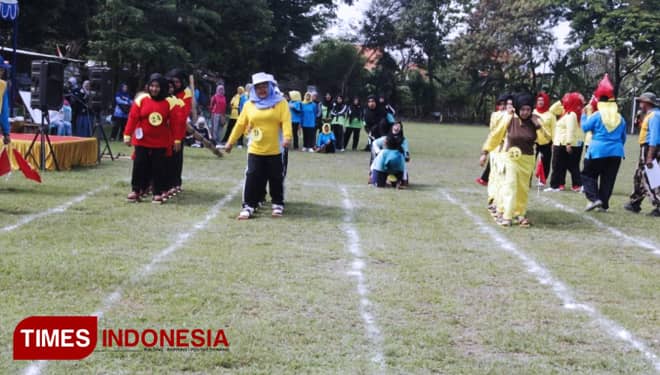 Lestarikan Permainan Tradisional, Perwosi Pasuruan Adakan Lomba Terompah