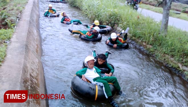Ada Edukasi Wisata Tubing Ramah Anak di Kali Wungu Madiun