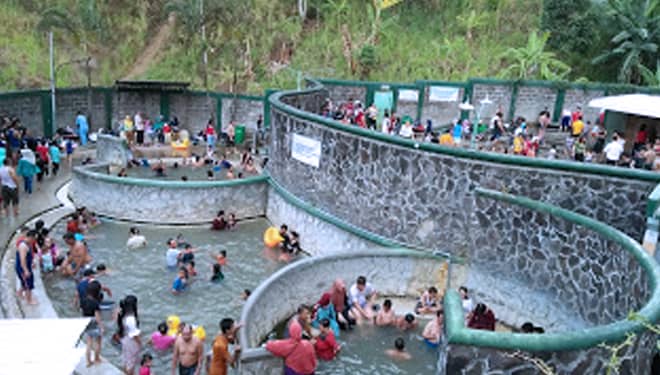 Wisata Pemandian Air Panas Padusan Pacet Masih Jadi Idola