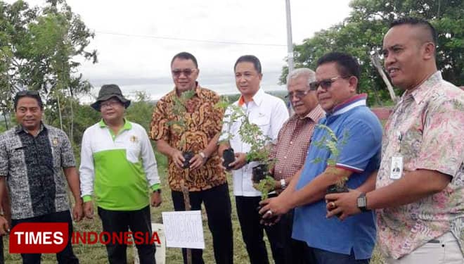 Bupati Sumba Timur Ajak Tanam Sakura untuk Wujudkan Keindahan Kota Waingapu