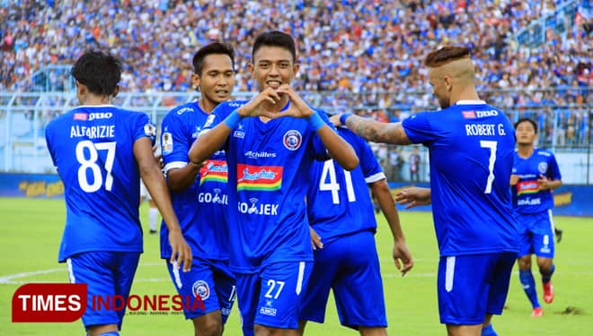 Arema FC vs PSM Makassar: Menanti Debut Dedik Setiawan Setelah Cedera