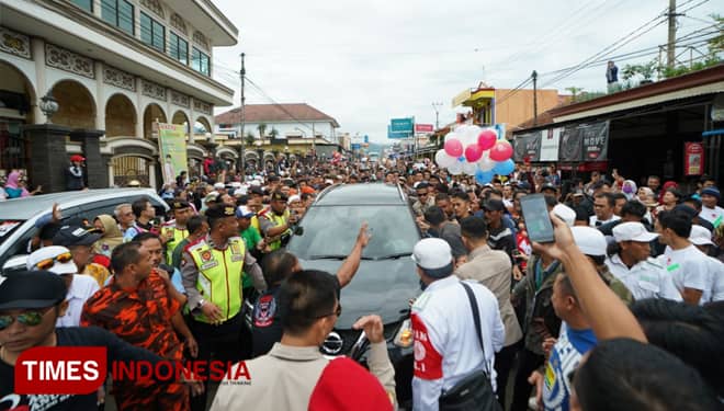 Saat Melintas di Pasar Cikijing Majalengka, Sandi Dicegat Ratusan Massa