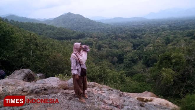 Dari Puncak Air Terjun Midodaren, Terhampar Pemandangan Alam Hijau Memukau