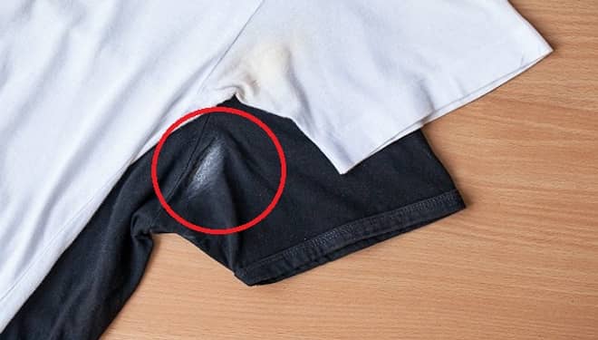 Tips Ampuh Menghilangkan Noda Bekas Deodoran di Baju