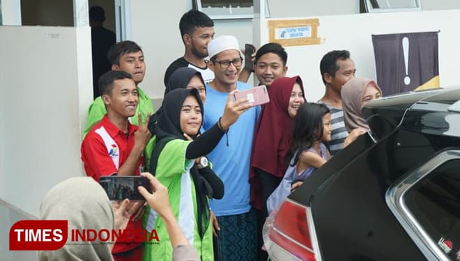 Mampir Shalat di Rest Area KM 228 A, Sandi Ingin UMKM Maju dan Berkembang