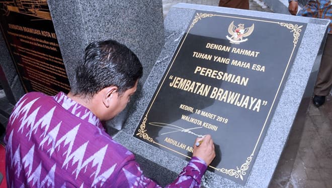 Sukses Diujicoba, Wali Kota Kediri Resmikan Jembatan Brawijaya