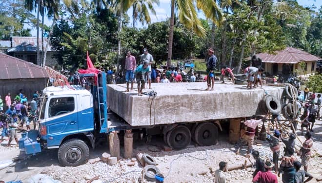 Ritual Tarik Batu Megalitik Budaya Sumba yang Sangat Eksotik