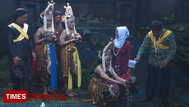 Grebeg Tengger Tirto Aji, Ritual Suci Pengambilan Air di Sumber Wendit