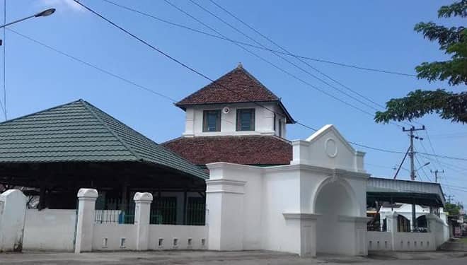 Katangka Mosque Adopts Various Architectural Styles