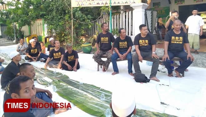 Duet Jokowi-KH Ma'ruf Amin Menang, Relawan di Gresik Cukur Gundul