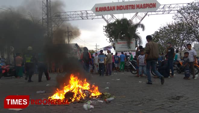 Timbulkan Bau, Warga Manyar Gresik Demo Pabrik Pengolahan Cokelat