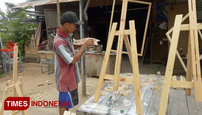 Kisah Abdul Syukur, Pengusaha Meubel dari Bahan Peti Bekas