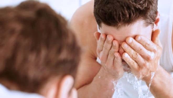 Should You Wash Your Face with Warm or Cold Water?