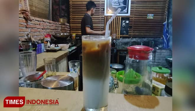 Di Cafe Ndang Bo Magetan ada Kopi Spesial Lho...