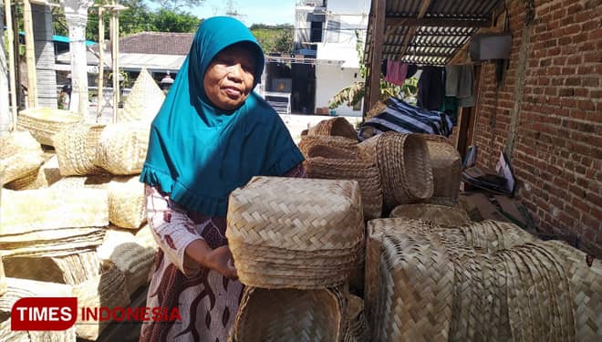 Bungkus Daging Kurban, Pemkab Ponorogo Serukan Pakai Besek dan Daun Pisang