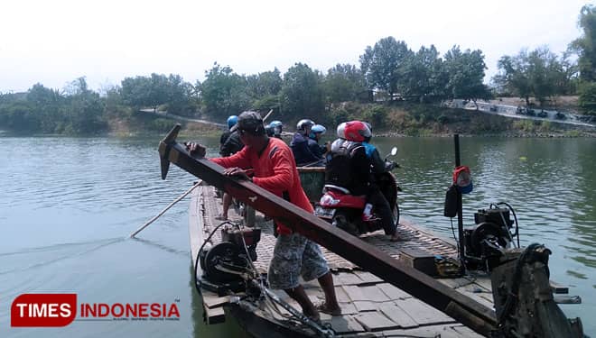 Tambangan, Transportasi Andalan Melintasi Sungai Brantas