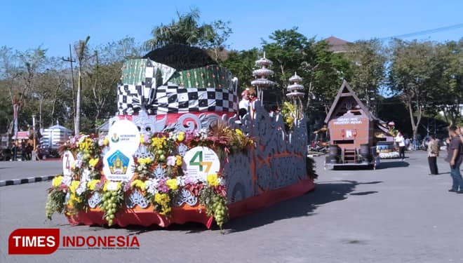 Karnaval di Gresik, Tampilkan Rumah Adat Nusantara