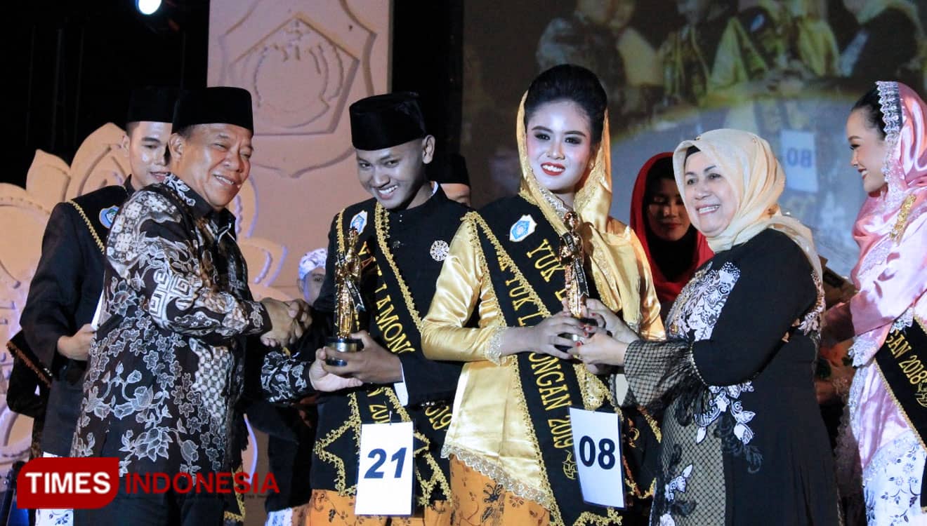 Selamat! Benny - Vindy Dinobatkan Jadi Yak dan Yuk Duta Wisata Lamongan 2019