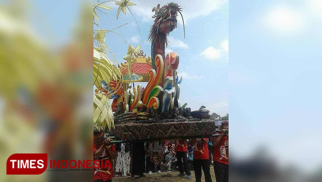 Kirab Jolen serta Ogoh-Ogoh Meriahkan Peringatan 1 Suro di Gunung Kawi