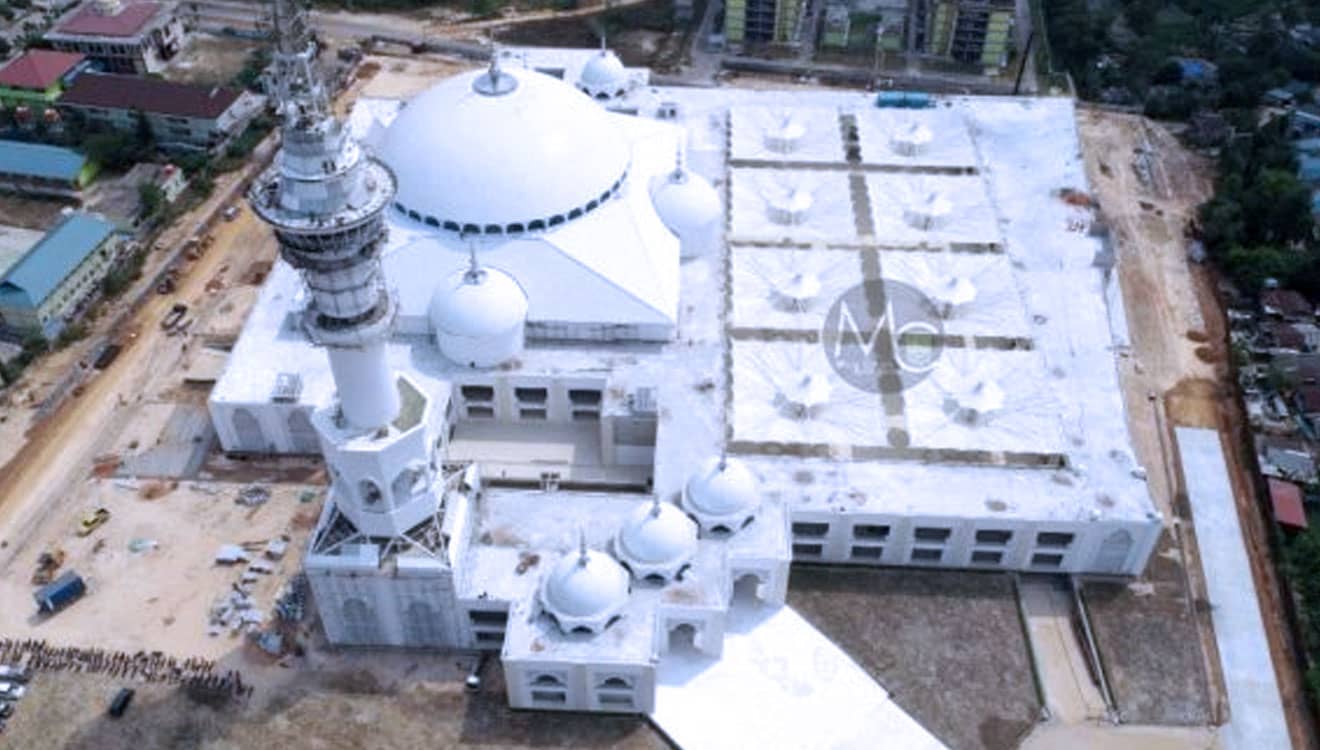 Dato Sri Haji Ishak Kunjungi Masjid Agung Sultan Mahmud Riayat Syah Batam
