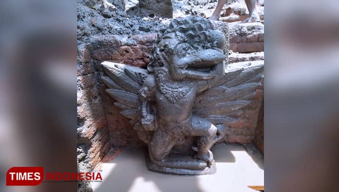BPCB Temukan Arca Jaladwara Berbentuk Burung Garuda di Situs Ngoro