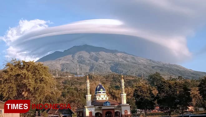 Ada Fenomena Topi Awan di Puncak Gunung, Ini Penjelasannya