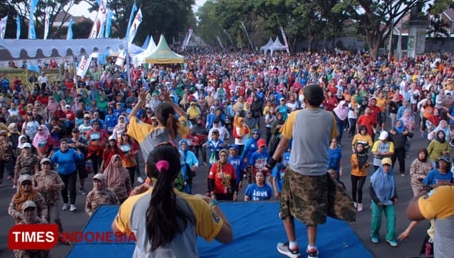 Keseruan Senam Zumba HUT ke 41 FKPPI di CFD Ijen Malang
