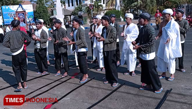 Hari Pahlawan, Siswa SMK PGRI Ponorogo Berpakaian Ala Pejuang