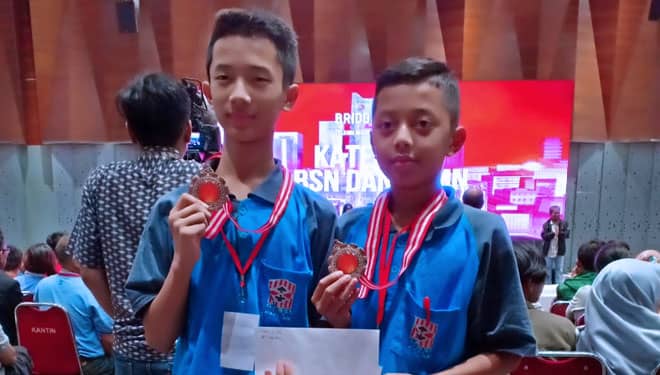 Dua Siswa MI Al Huda Pacitan Moncer di Kejuaraan Bridge Tingkat Nasional