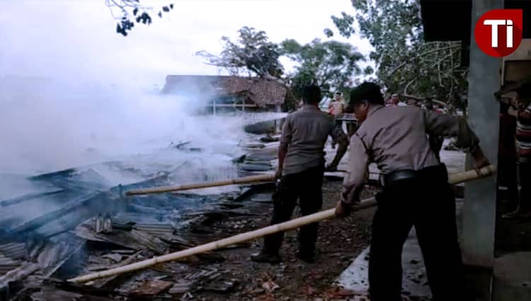 Areal Pasar Hewan di Glenmore Banyuwangi Terbakar