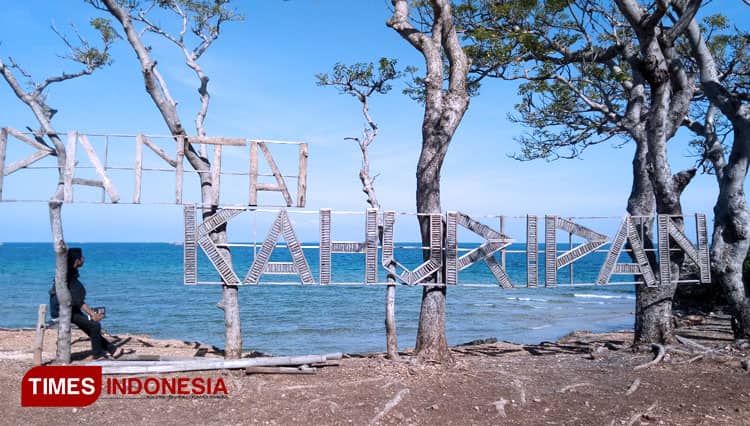 Pantai Kahuripan Giligenting Suguhkan Wisata Natural