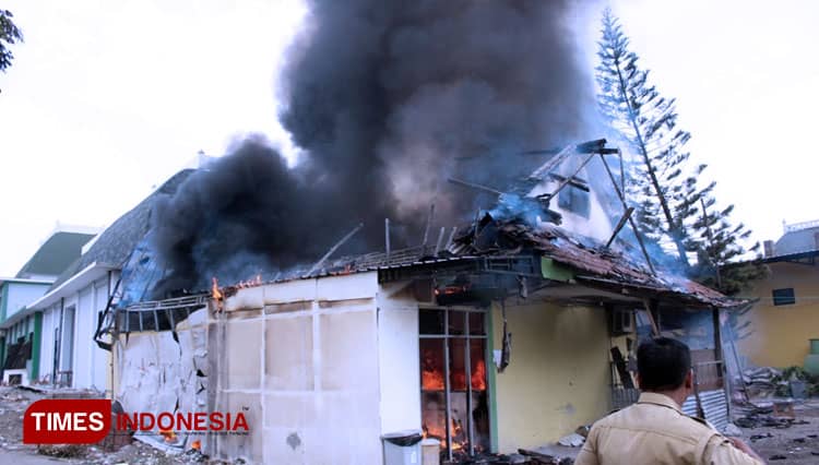 Kebakaran di RSUD Ploso Hanguskan Gudang Farmasi dan Mobil Jenazah