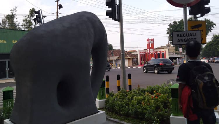 Replika Patung Gajah Mungkur di Gresik Berbentuk Aneh