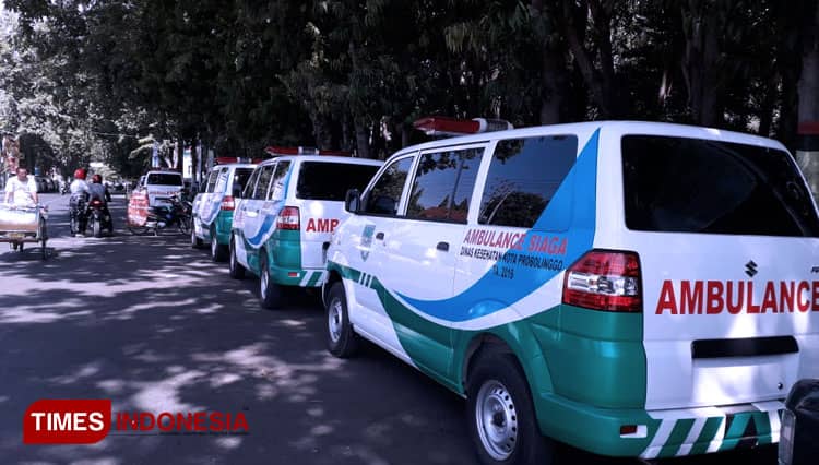 18 Mobil Ambulans Konvoi Keliling Kota Probolinggo