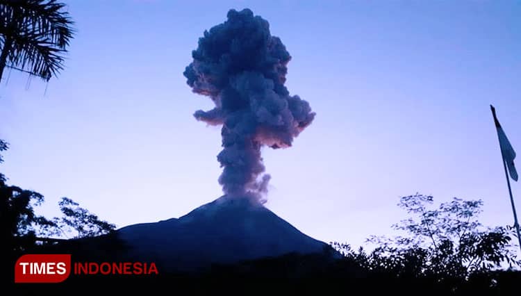 Erupsi Setinggi 2.000 Meter, Status Gunung Merapi Waspada