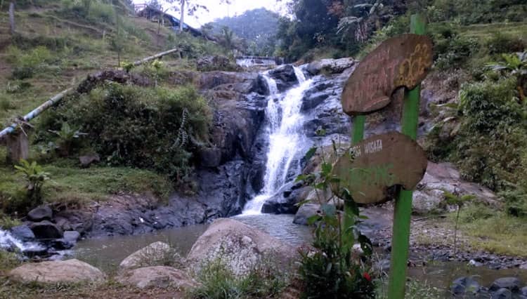Menikmati Segarnya Air Coban Rambat Kepunyaan Trenggalek
