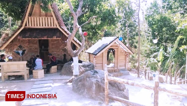 Mencicipi Nasi Liweut Ala Saung Eurih Majalengka
