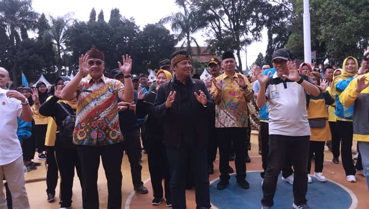 Bupati Bandung Resmikan Alun-alun Soreang dan Cicalengka
